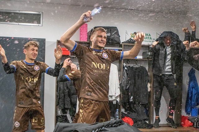 对抗激烈的 对抗激烈的